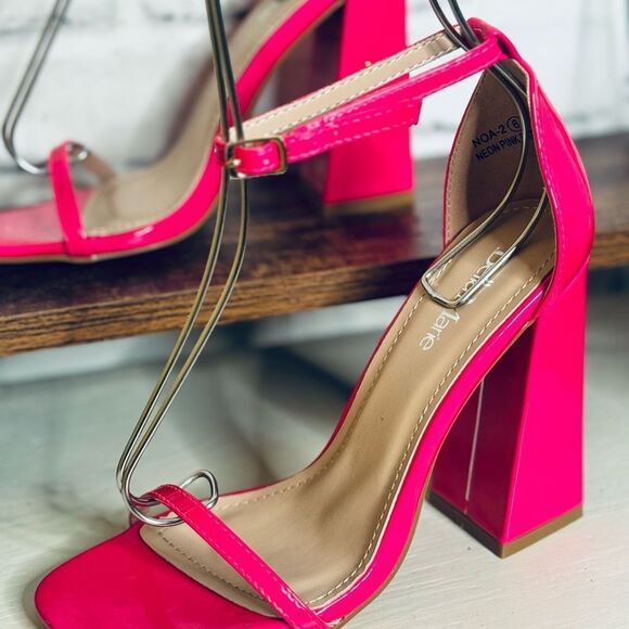 Bella Marie Hot Pink Patent High Block Heels 
Size 6 👠 🩷 - Picture 11 of 11